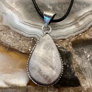 2188 Chic Silver and White Moonstone Teardrop Stone Necklace
